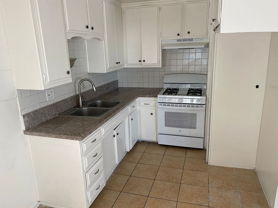 2nd image of 1025 & 1027 E Deodar St #1027-4