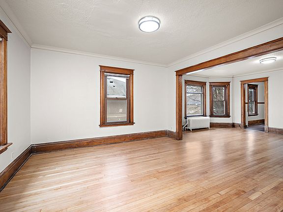 3rd image of 2121 Dupont Ave N #2