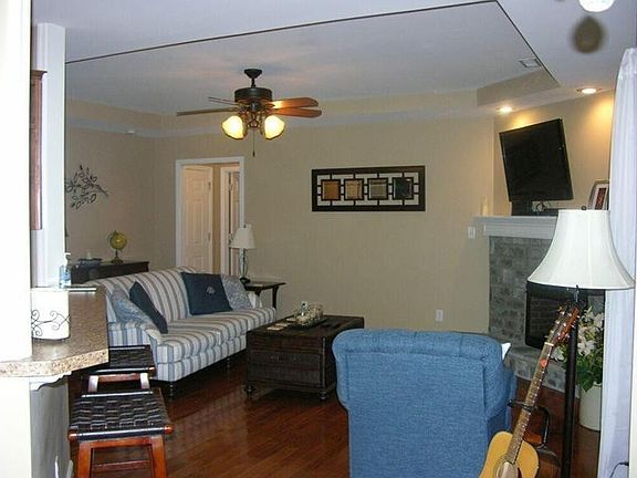 5th image of 357 Palimino Dr