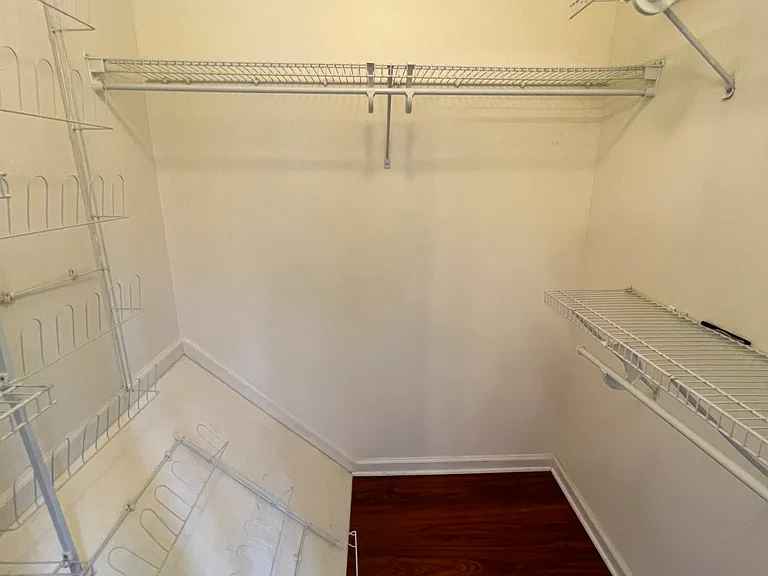 224 N Oak St — Photo 13