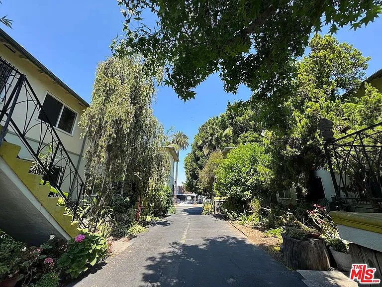 114 S Rampart Blvd — Photo 12