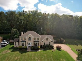 6 Fairlane Dr, Bluefield, VA 24605