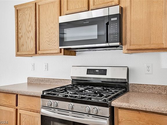5th image of 89 Dow Jones St Unit 3