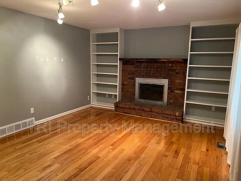 2501 Charolais Dr — Photo 7