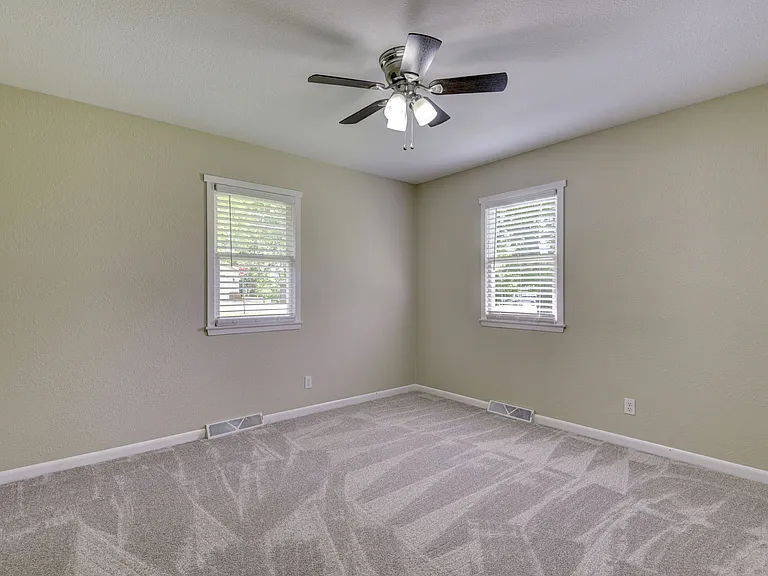 1137 W Main St — Photo 16