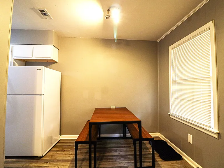 222 Pekin St #B — Photo 3