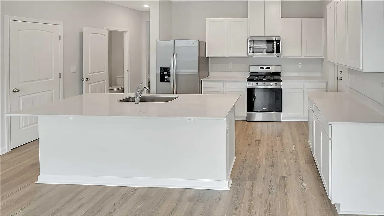 4 bed, 2359 sqft, $2,400 — Photo 2