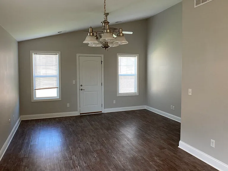 103 Wabash Dr — Photo 2