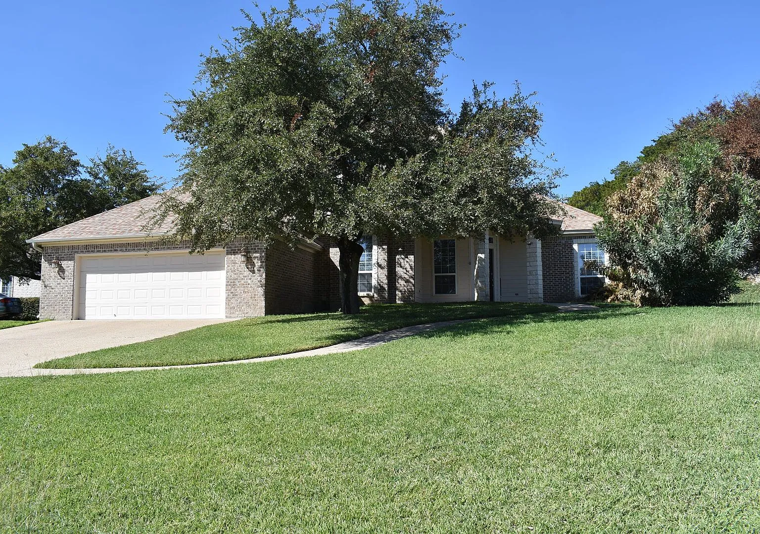 Beautiful Harker Heights Custom Home! — Photo 1