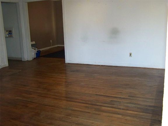 2nd image of 506 S Gardner Ave