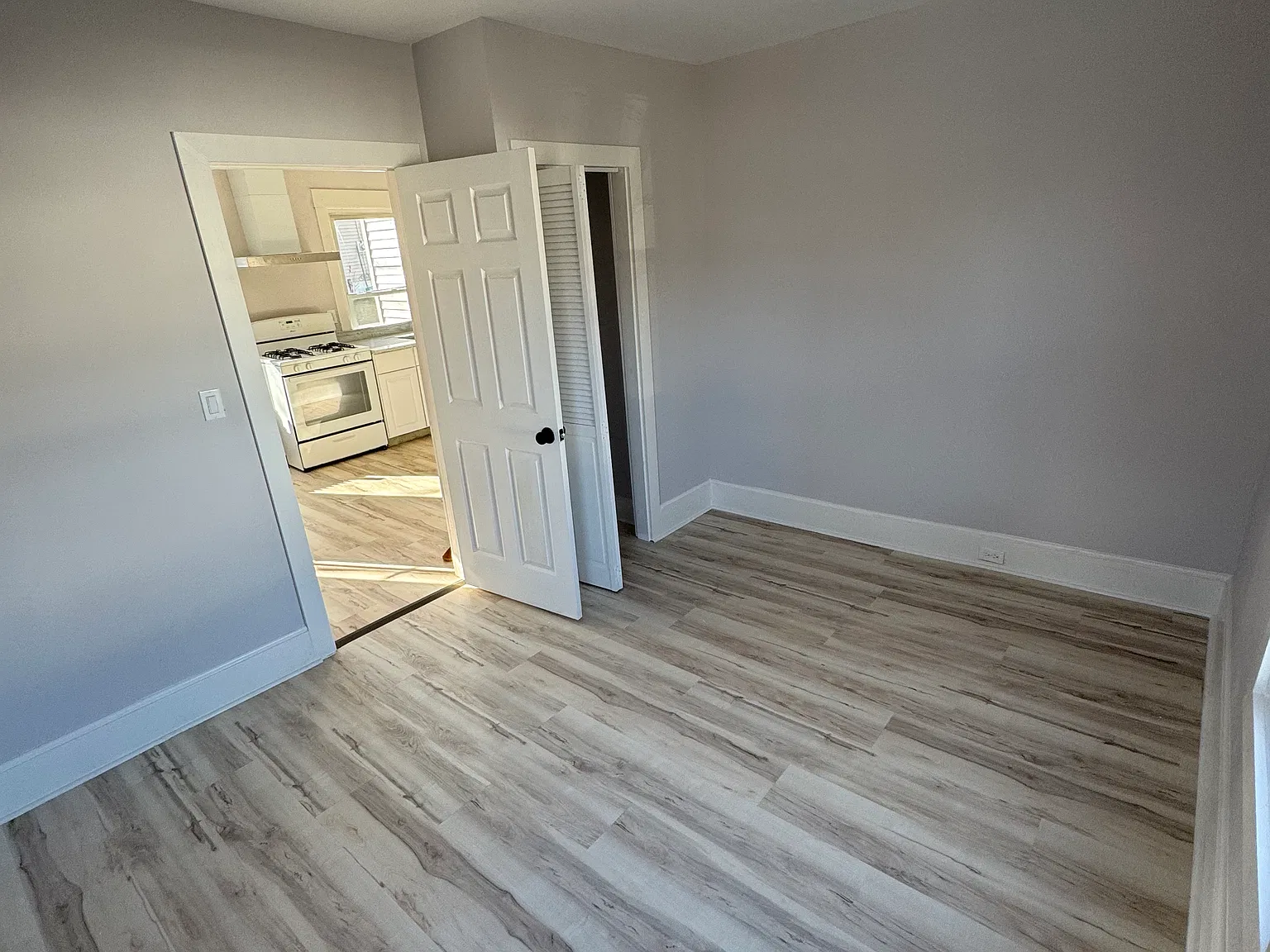 3 bed, 1.0 bath, $2,800 — Photo 2