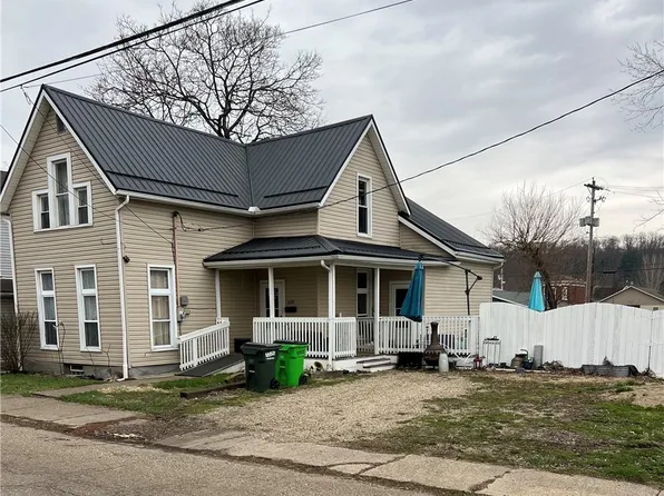 430 E 4th St, Uhrichsville, OH 44683