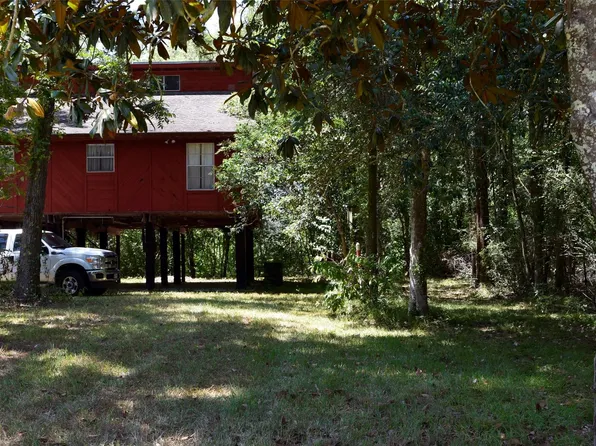 732 River Rd, Goodrich, TX 77335