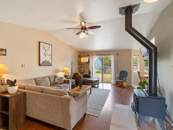 1820 10th Ave W, Columbia Falls, MT 59912