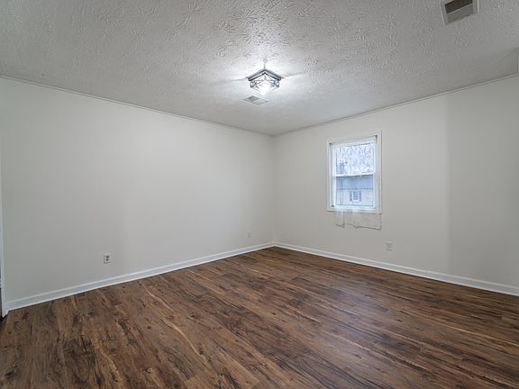 3rd image of 109 Jonathan Dr