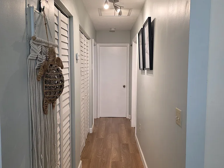 203 Aberdeen Ct — Photo 10