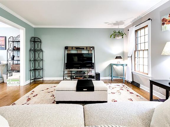 4th image of 2902 Fox Chase Dr