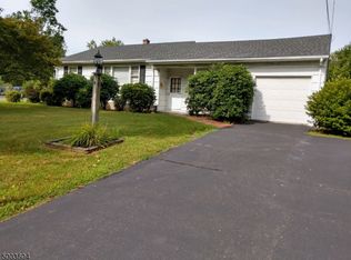 9 Busher Pl, Clinton, NJ 08809