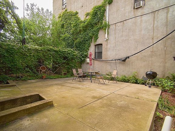5th image of 435 Marion St
