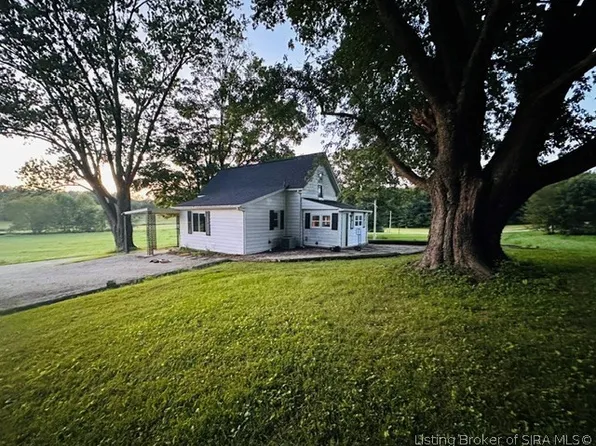 663 N Hitchcock Road, Salem, IN 47167