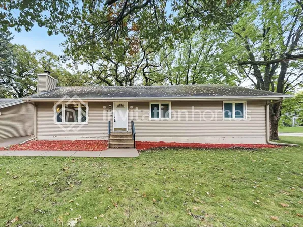 2443 Granada Ave N, Oakdale, MN 55128