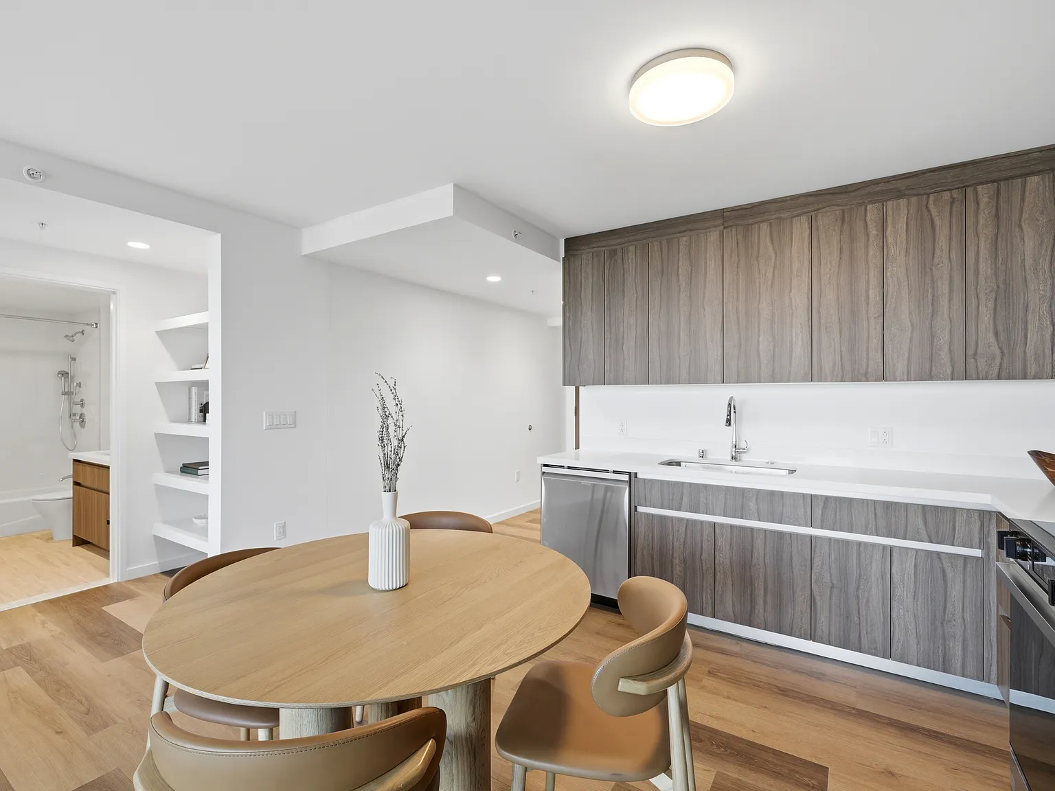 1 bed, 710 sqft, $3,325 — Photo 2