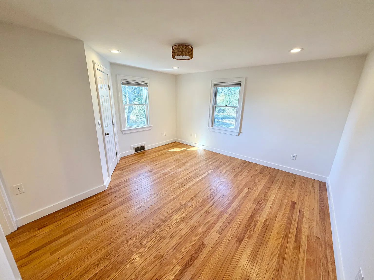 5 bed, 3308 sqft, $6,800 — Photo 4