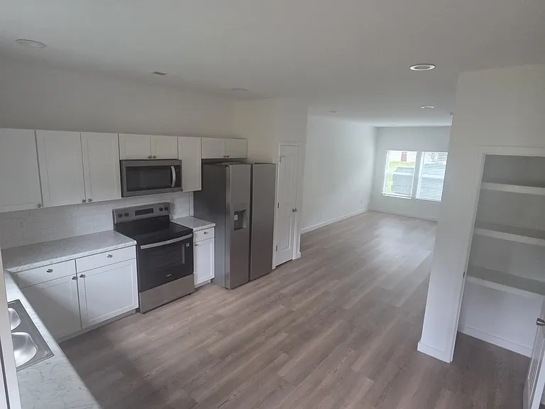 401 Morgan St #B — Photo 6