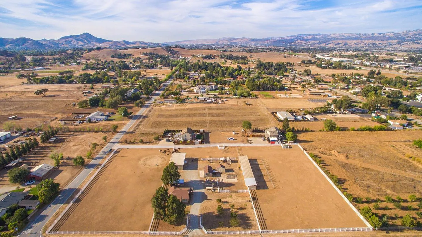 355 W San Martin Ave photo 1