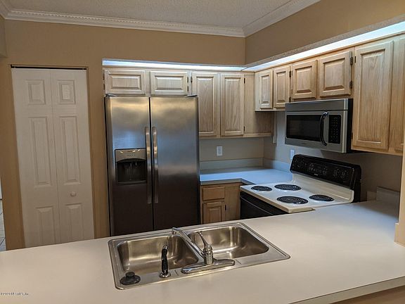 5th image of 8529 Sturbridge Cir W