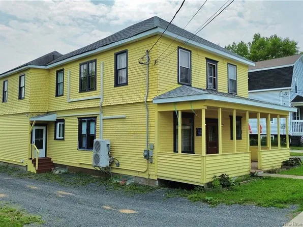 539 Queen St, Bathurst, NB E2A 2J8