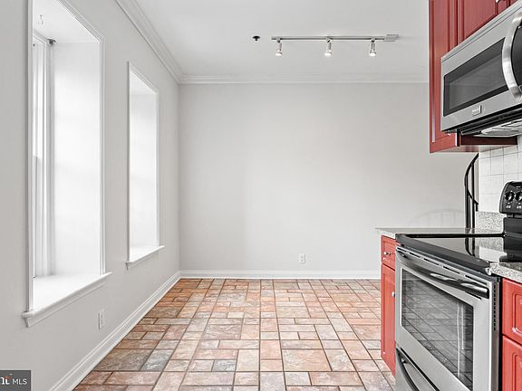 5th image of 627 N 18th St APT 204