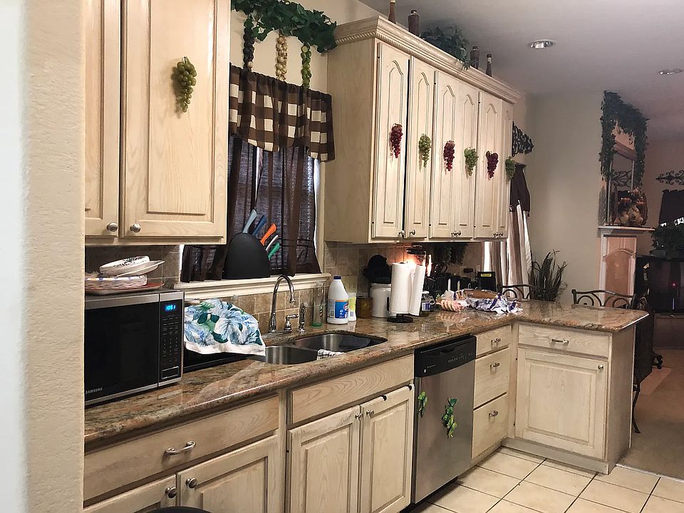 2nd image of 6618 Oleander Ave #7