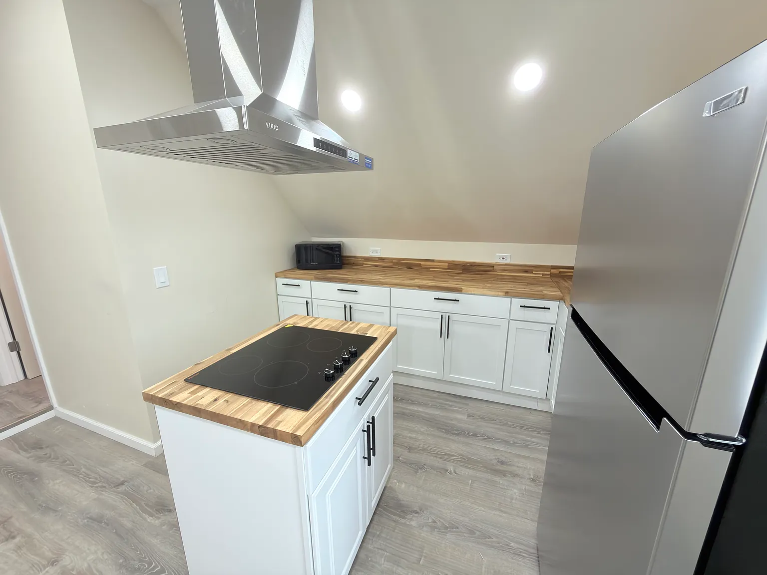 2 bed, 800 sqft, $1,600 — Photo 2