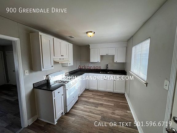 4th image of 900 Greendale Dr