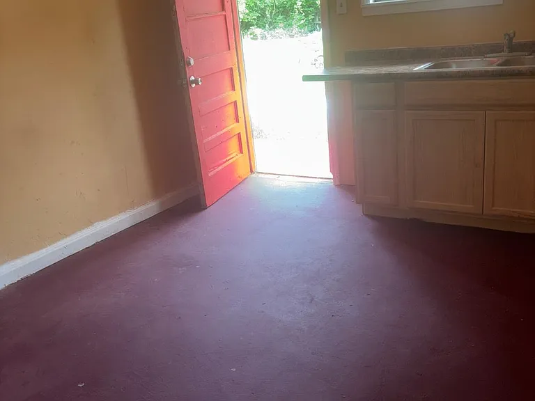 4310 Capitol Ave — Photo 2