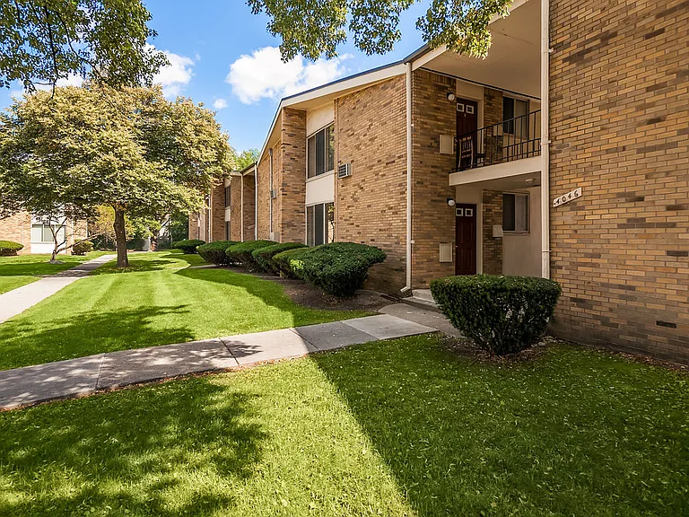 Oakwood Villa Apartments — Photo 7