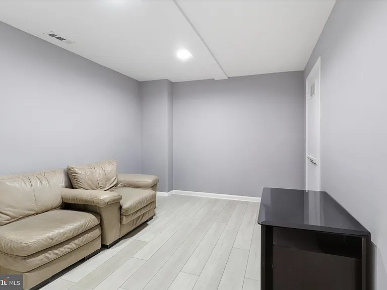 111 Connery Ter SW — Photo 15