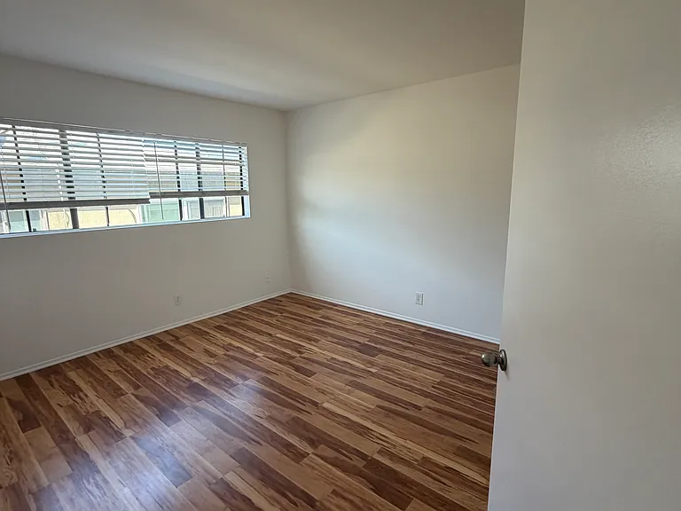 930 Venice Blvd #204 — Photo 22