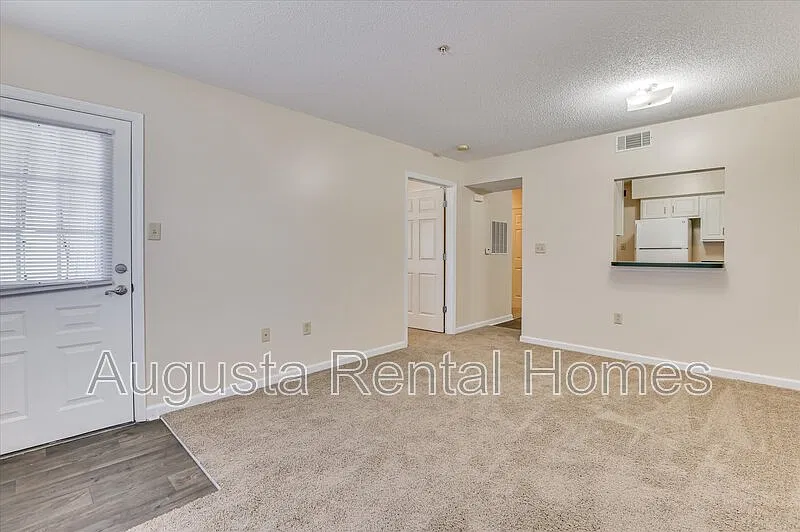 1 bed, 1.0 bath, 663 sqft, $952 — Photo 1