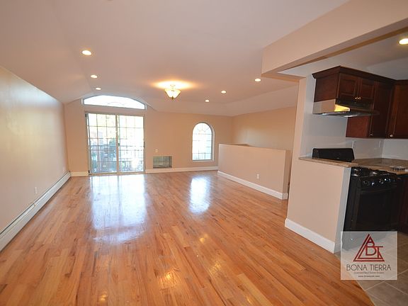 3rd image of 3218 100th St #2
