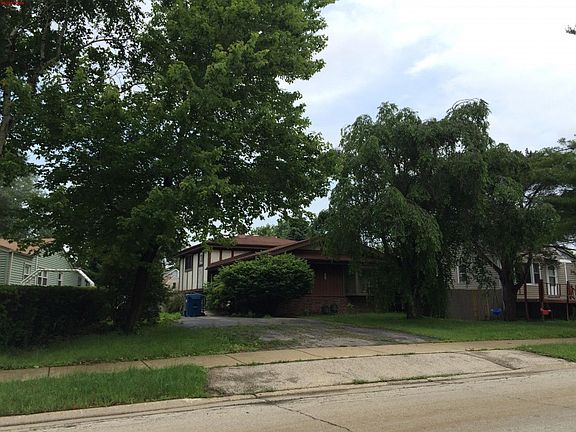 3rd image of 400 Country Club Dr