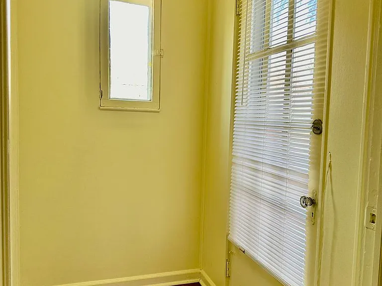 405 E Elm St — Photo 31