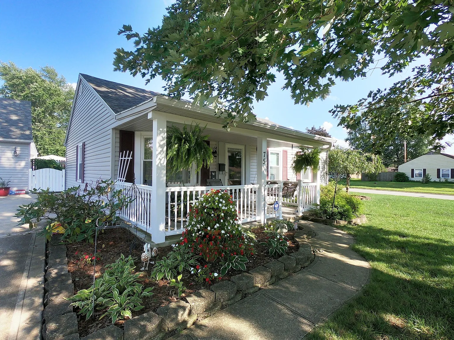750 Gilmore Dr photo 1