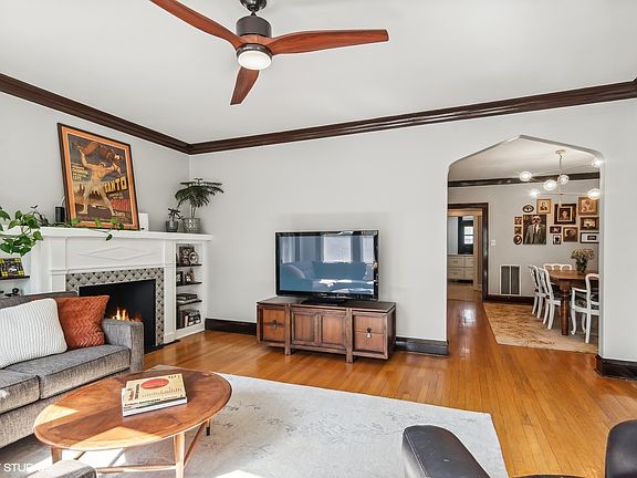 4th image of 3222 W Olive Ave