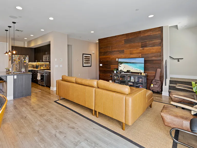 2753 Waverly Dr #510 — Photo 3