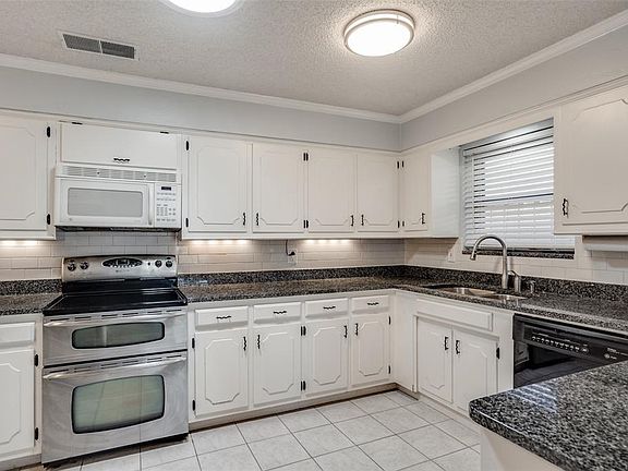3rd image of 524 Wentworth Dr