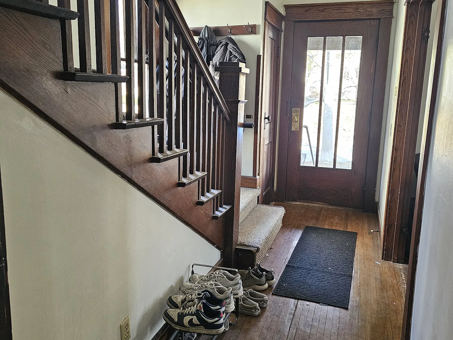 4 bed, 1.5 bath, 1600 sqft, $3,300 — Photo 2