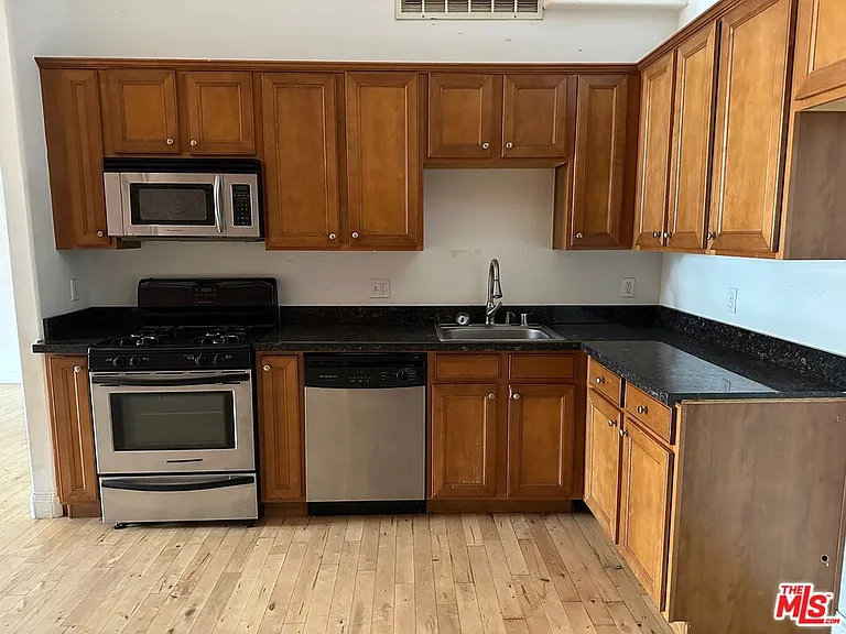 726 S Santa Fe Ave #202 — Photo 7