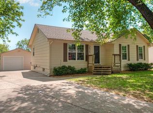 3825 80th St, Urbandale, IA 50322